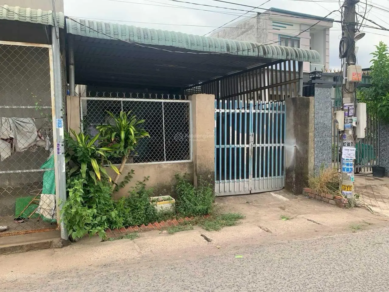 Bán 12 căn nhà trọ và 1 nhà cấp 4 ngay cạnh thị trấn giá 7.8 tỷ