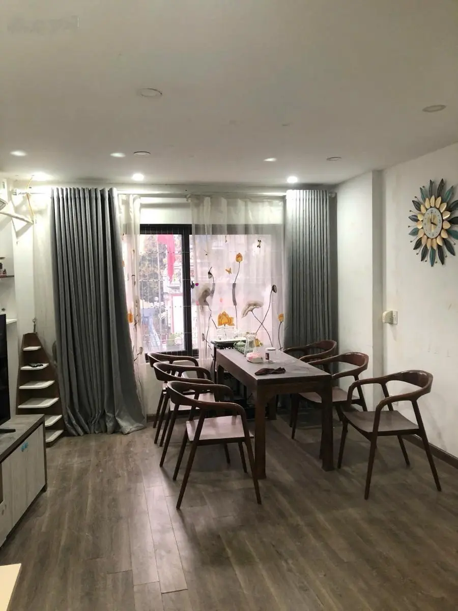 Bán nhà mặt phố Phạm Văn Đồng - vỉa hè - kinh doanh - ôtô tránh - sổ đẹp - 40m2- mt 6m. chỉ 16.5 tỷ