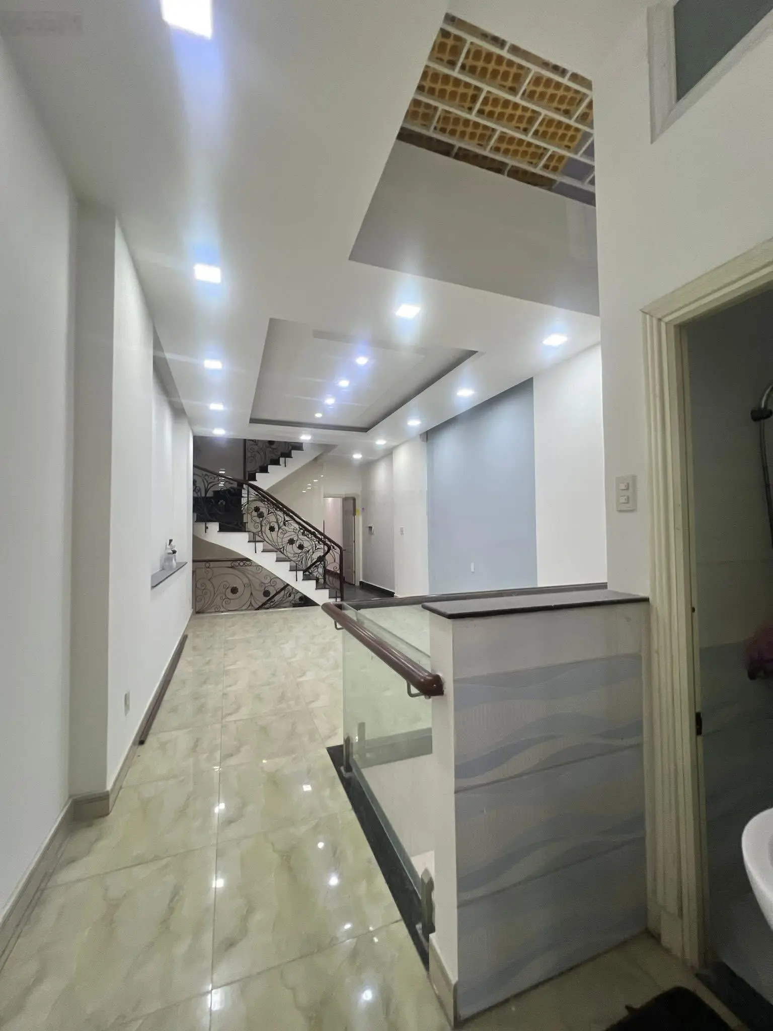 Bán nhà mặt tiền đường Kênh 19/5B chính chủ