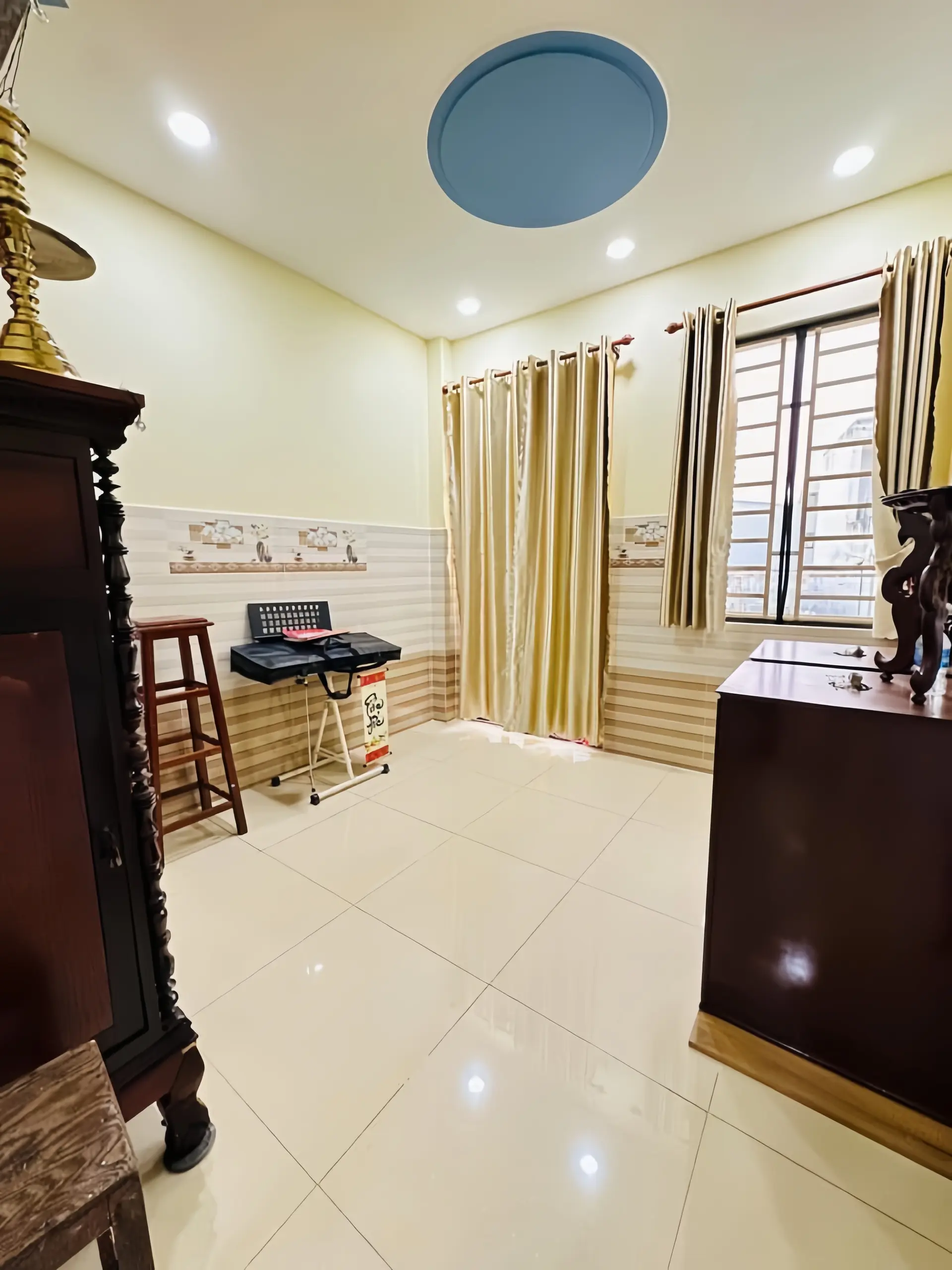 Chủ cần tiền bán gấp nhà hẻm xe hơi Lãnh Binh Thăng, P. 11, Q. 11 - Giá 3tỷ080/80m2, gần Lotte Mart