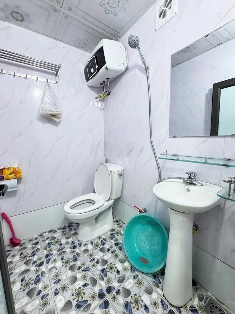 Khương đình, nhà tập thể mới sửa, hàng xóm royal city, vài bước chân ra ngã tư sở, sân chơi rộng.