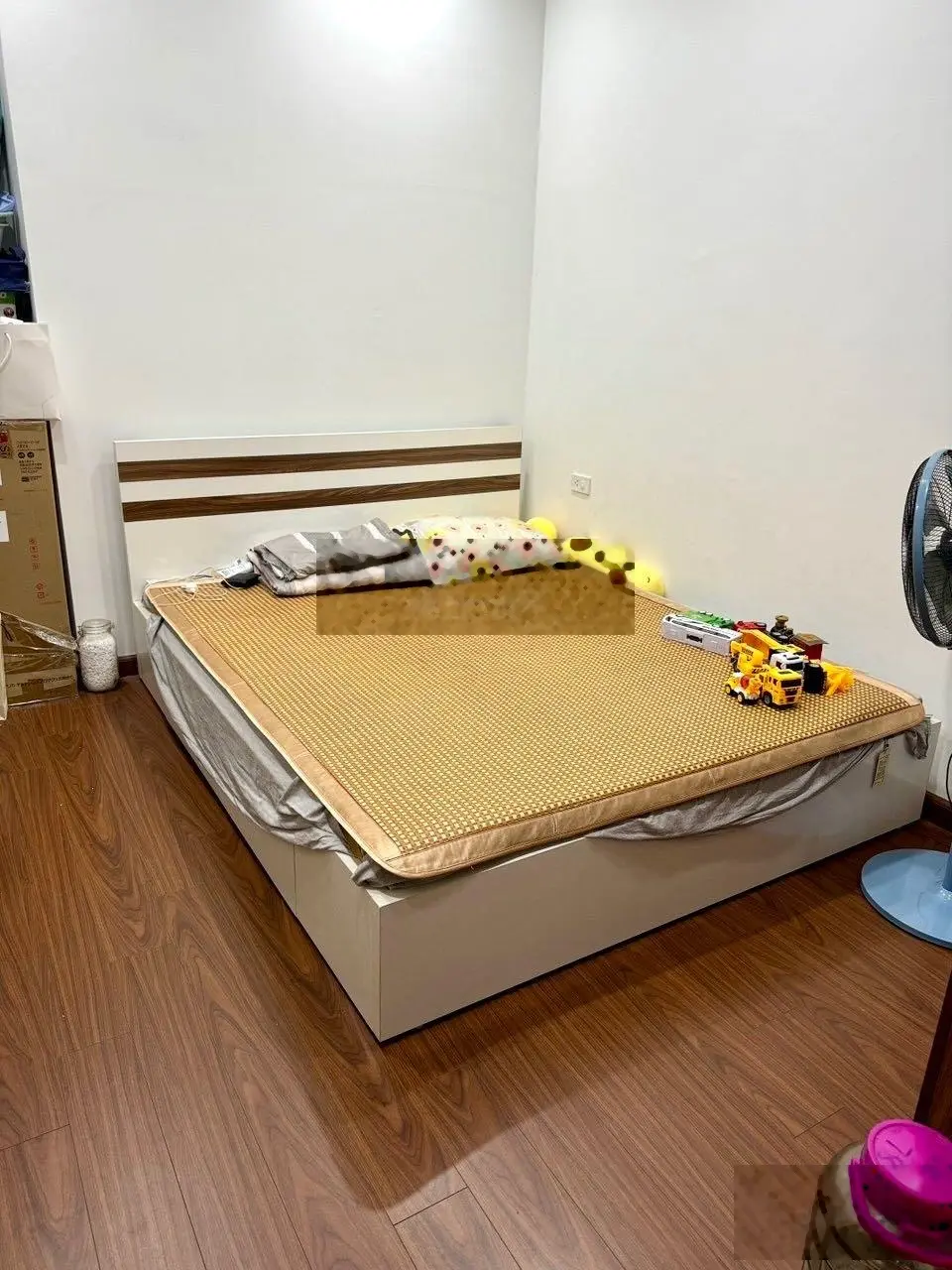 Chủ nhà bán gấp căn hộ 70,45m2 giá chuẩn chỉ 4,5 tỷ CTL tại dự án 90 Nguyễn Tuân. E Trí: 0964 380 ***