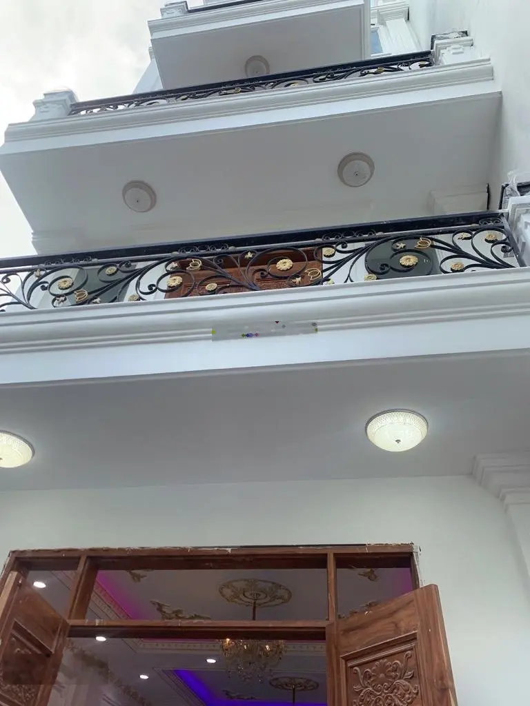 Mặt tiền kinh doanh sầm uất khu vực tên lửa