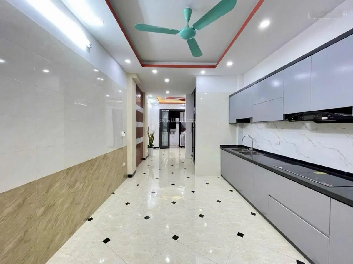 Nhà phố Lê Quý Đôn. Ngõ thoáng đẹp, gần phố. Có thang máy, phù hợp cho đại gia đình