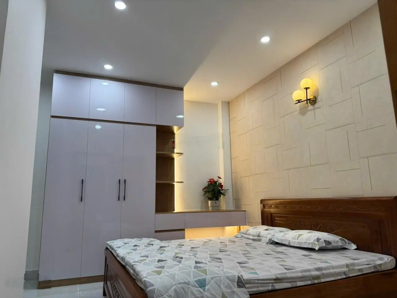 Nhà 1 trệt 1 lửng 3 lầu ngay Hà Huy Giáp vô 15m