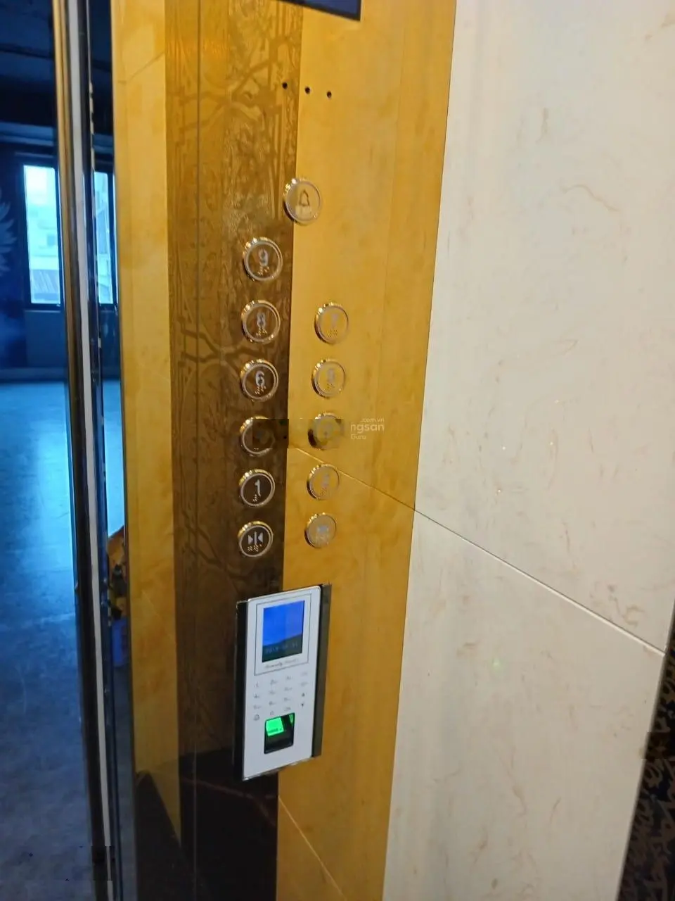 Cực hiếm. Bán Lô góc 5 tầng ngã tư phố Trung Hòa. Đang cho thuê 1.5 tỷ/năm