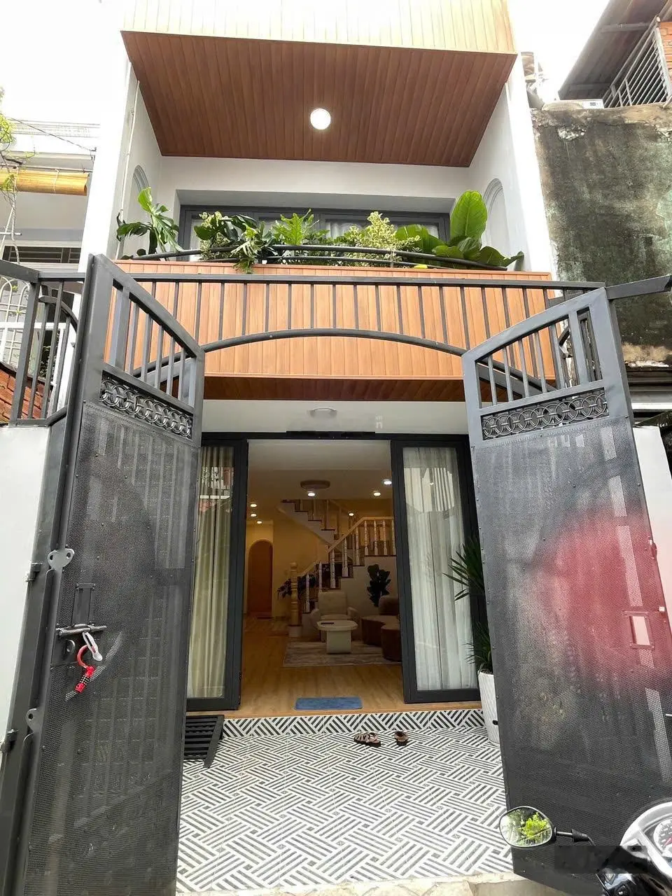 Nhà chính chủ Quận 10 CẦN BÁN GẤP - Hẻm xe ô tô thông, Chủ thiện chí bán