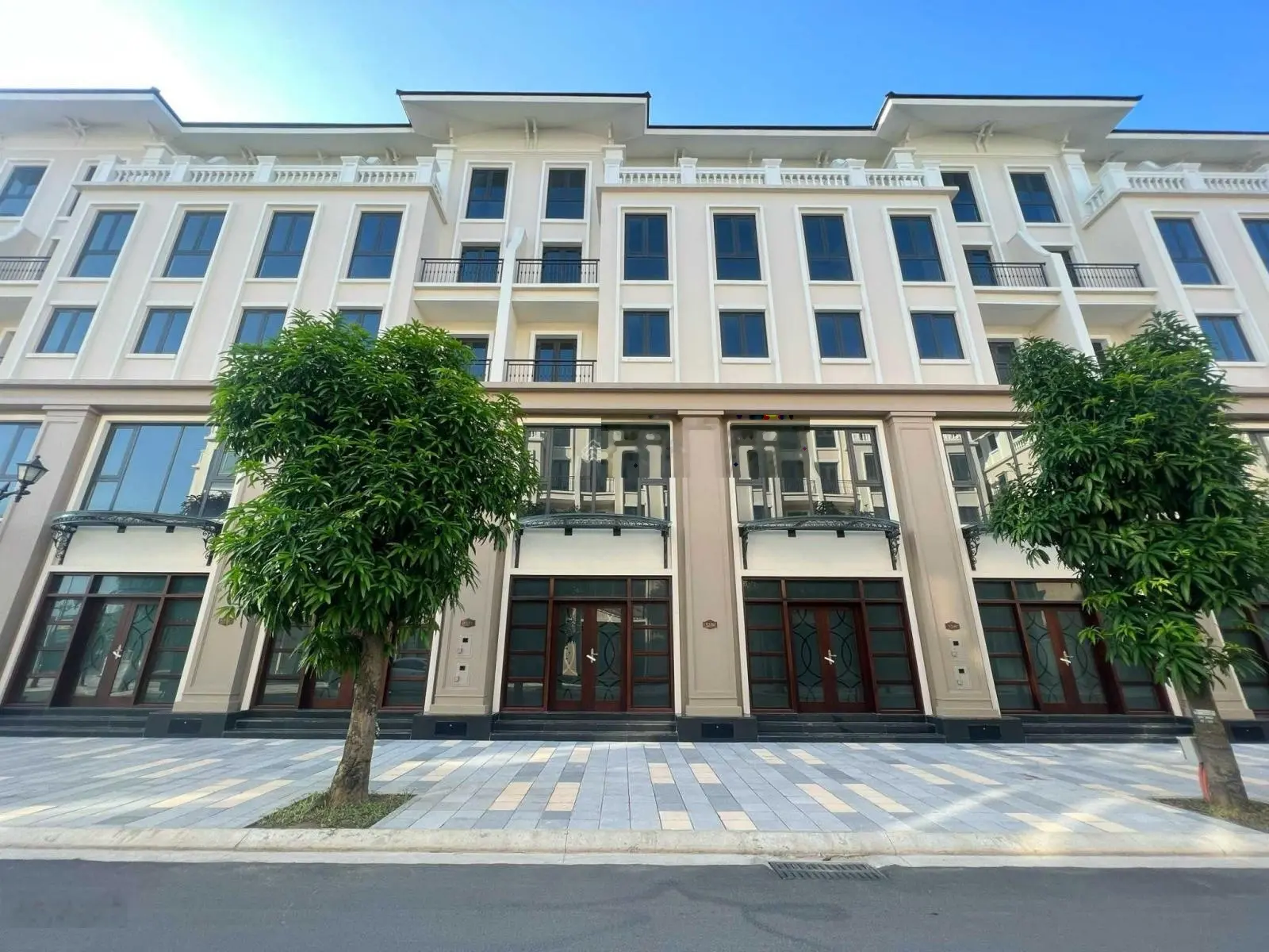Bán căn Vịnh Tây 80m2, hướng Đông Nam, gần 9 toà chung cư, giá sốc