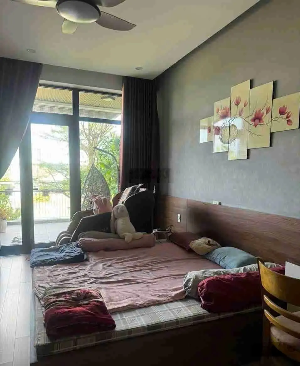Căn nhà đối diện công viên siêu đẹp gần trường học gần cầu Hòa Xuân