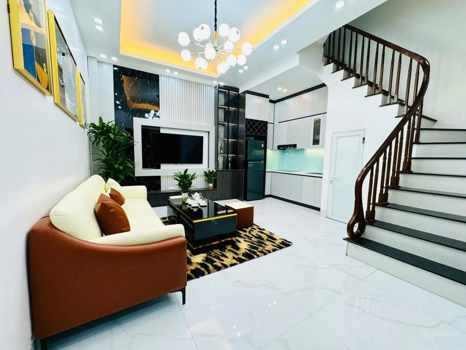 Tây Hồ - lô góc - ngõ thông kinh doanh 32m2 x 5 tầng MT 5m giá 7.68 tỷ