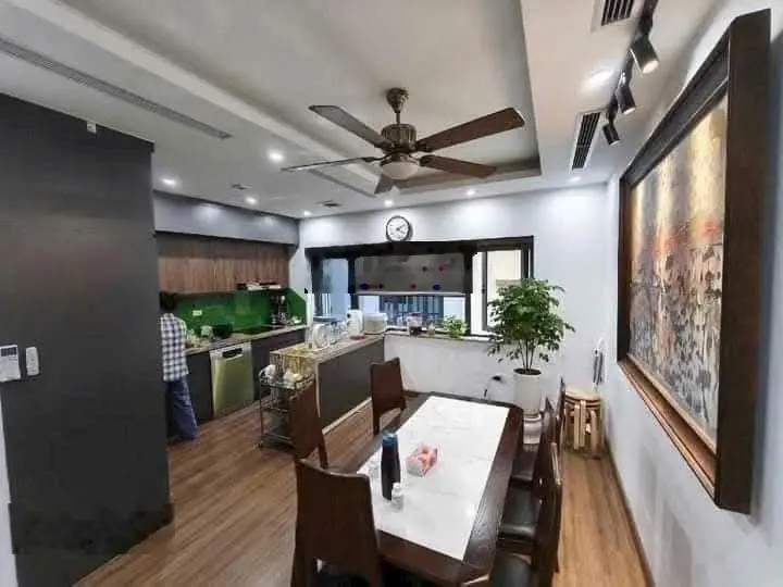 Nhà đẹp - Cầu Giấy - ô tô đỗ cửa - kinh doanh - 6 phòng ngủ - ngõ thông - tiện ích đầy đủ