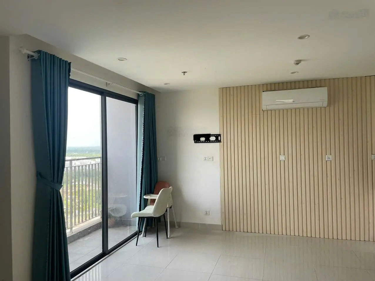 Bán căn hộ Vinhomes Grand Park Quận 9, căn góc 2PN + , 69m2 giá rẻ