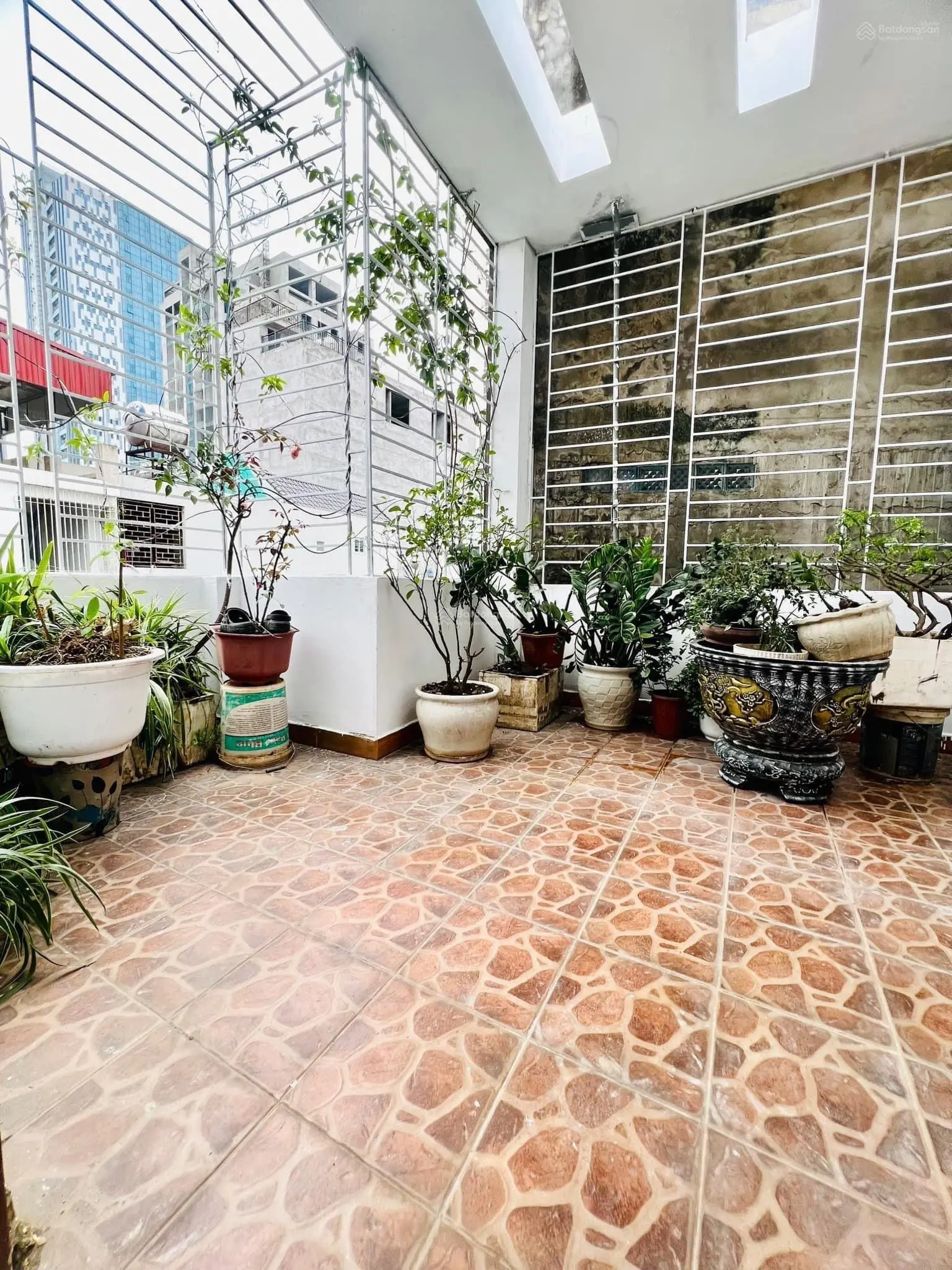 Phải thật nhanh! 107m2 - Cấp 4 - ô tô - siêu phẩm Lạc Long Quân, Tây Hồ - 2 mặt ngõ thông. 18.5 tỷ