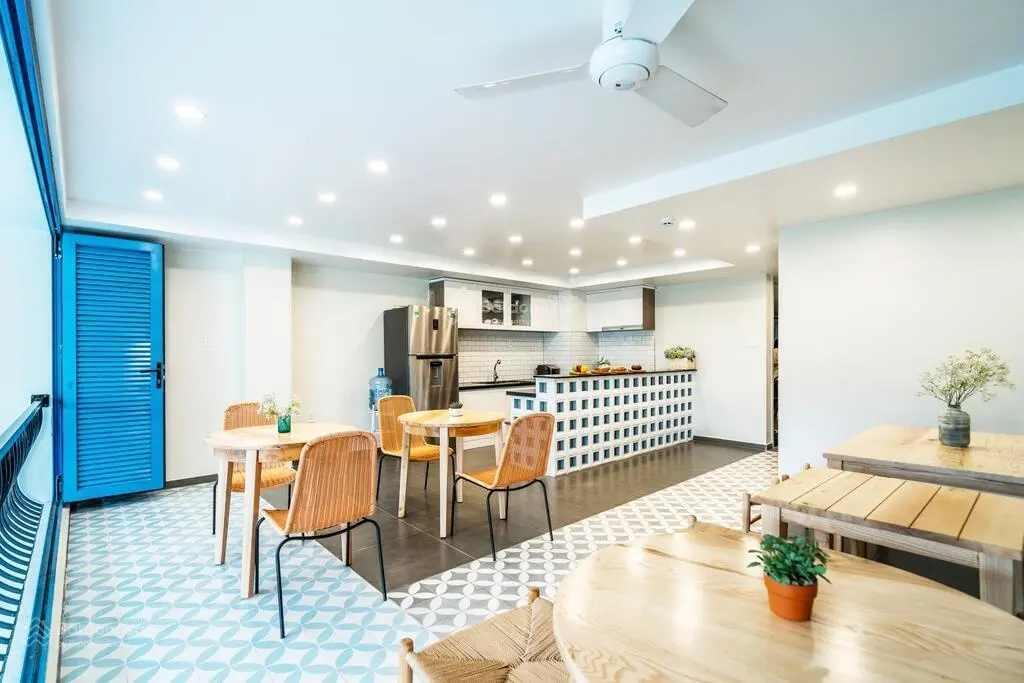 Tòa nhà căn hộ dịch vụ Nguyễn Văn Hưởng, Thảo Điền, Quận 2. Giá 50 tỷ. Full nội thất
