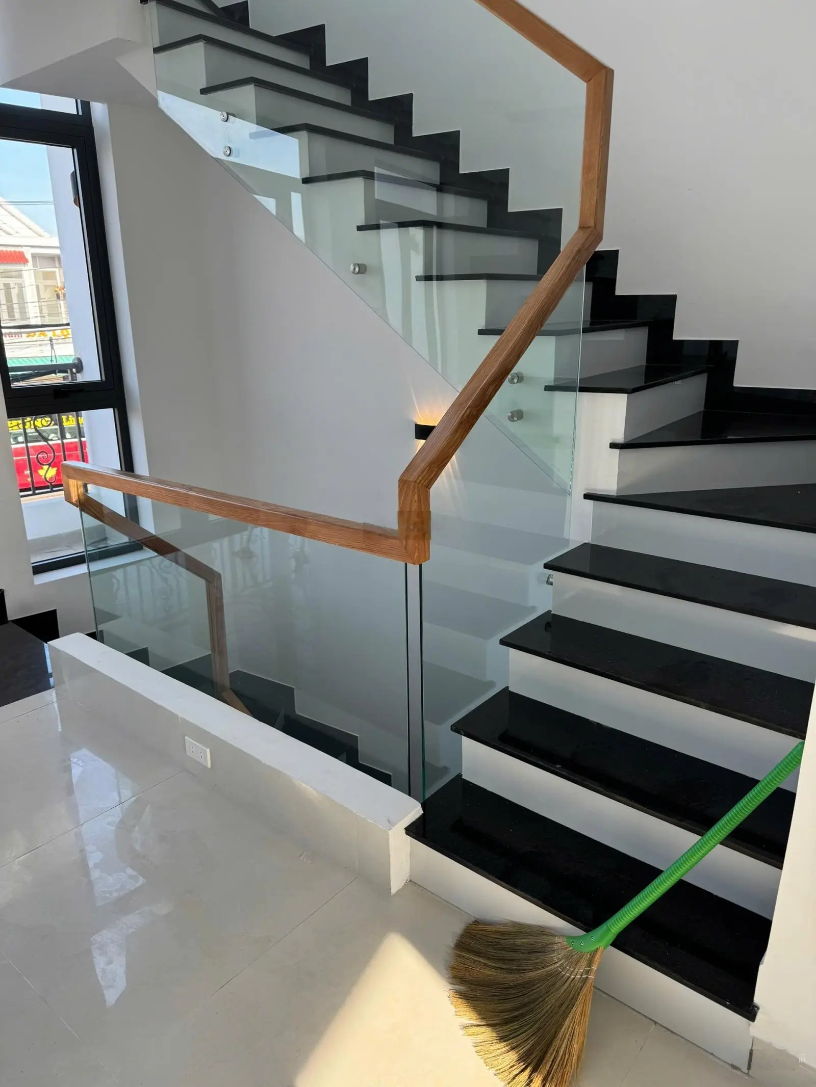 Bán nhà mới 3 tầng mặt tiền đường Hùng Vương (QL1A) thị trấn Diên Khánh, cách cây Dầu Đôi chỉ 300m