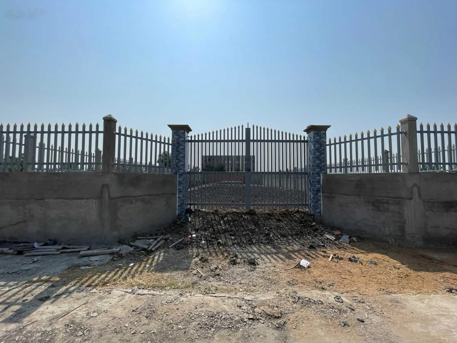 Đất làm nhà vườn thị trấn Cần Giuộc. Diện tích 500m2, đường xe hơi, giá rẻ, SHR