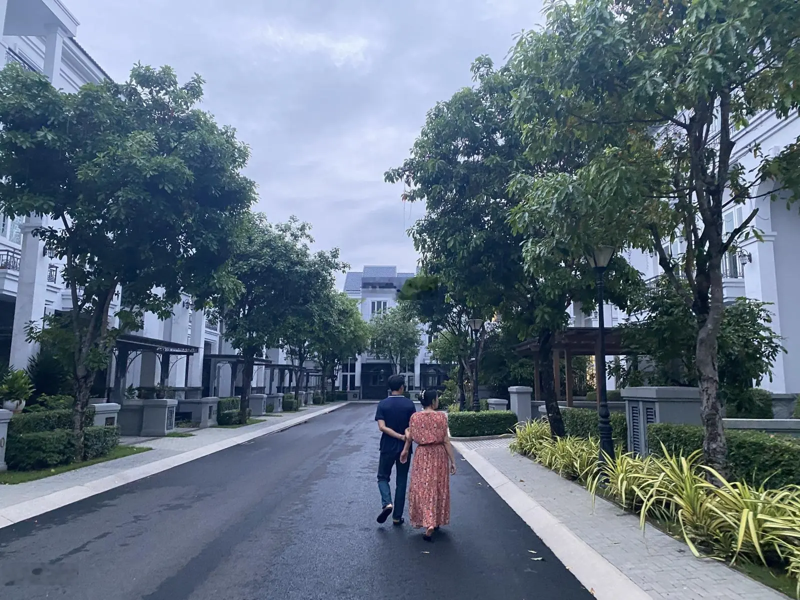Cần bán nhanh biệt thự Sol Villas Quận 2, 120m2 chỉ 11,5 tỷ đã có sổ hồng, view nội khu 0908 137 ***