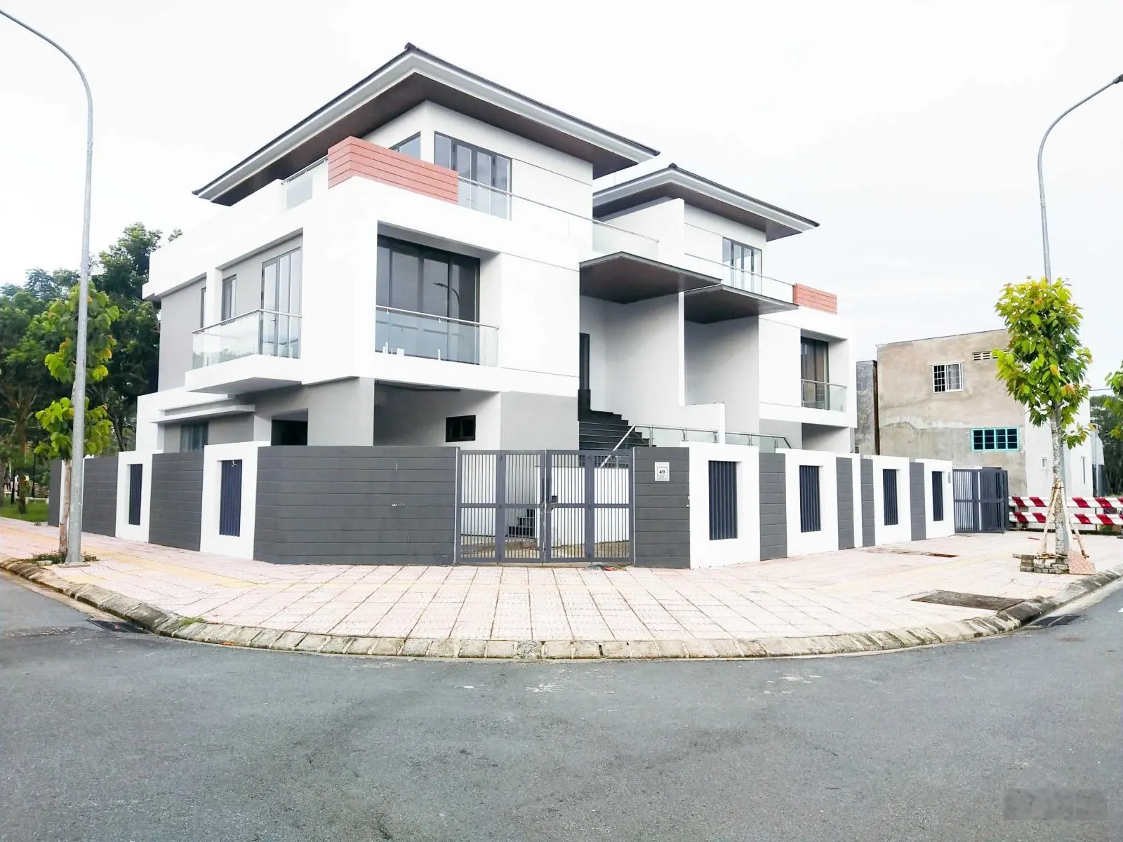 Nhà phố liền kề, phố thương mại, biệt thự