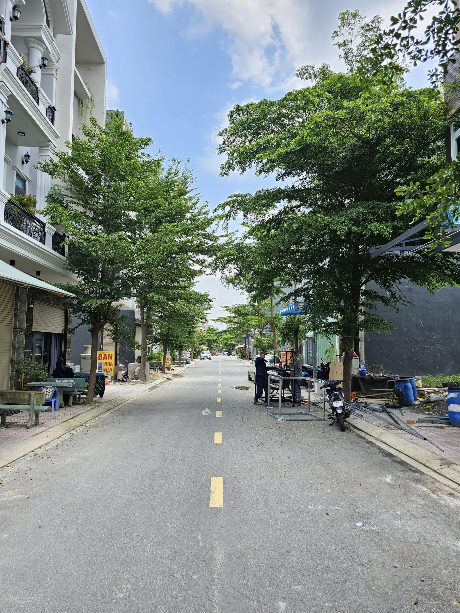 3 tỷ 950 bán nhà 2 mặt tiền 1 trệt 2 lầu KDC đẹp, P. Bình Chuẩn, TP. Thuận An