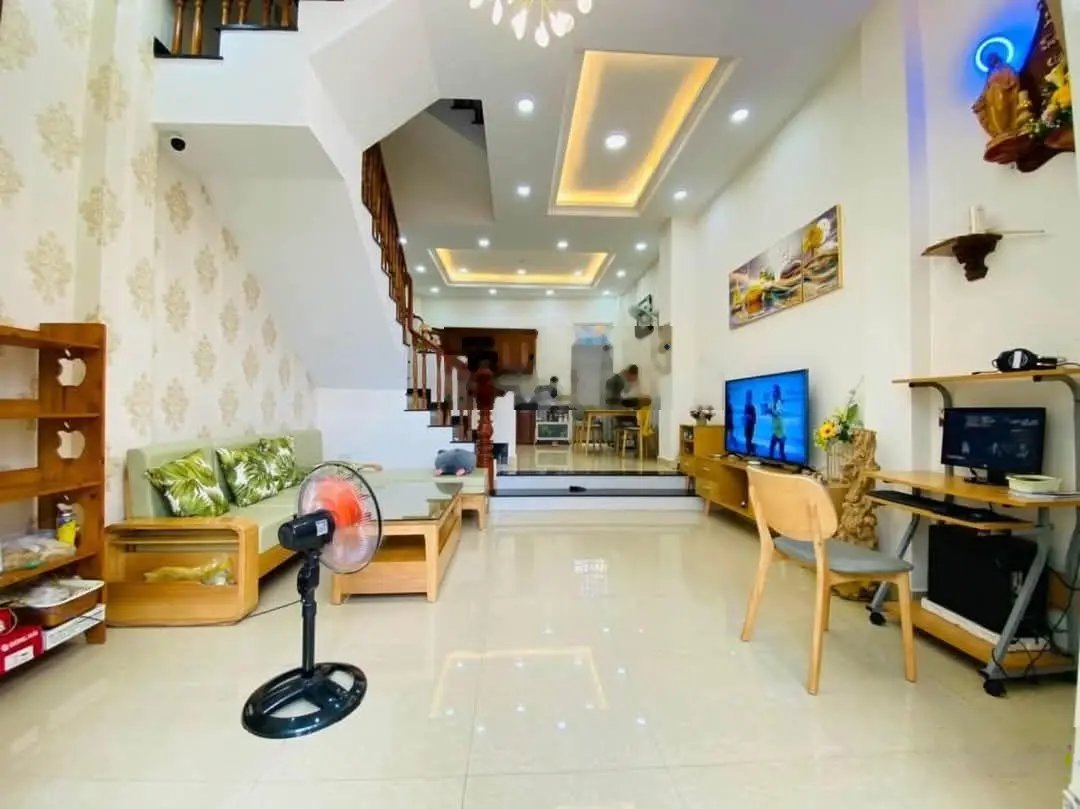 Nhỉnh 5 tỷ. Hàng hiếm Hiệp Bình Chánh, ngay Đại học luật, 3 tầng, 65m2