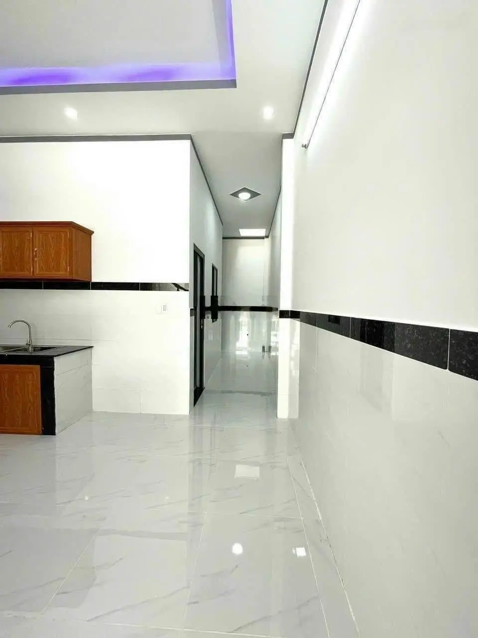 Nhà 1 trệt 2 lầu, diện tích 90m2. Sổ riêng thổ cư 100%. Ngay ngã 4 Bến Cá, liên hệ: 0969139584