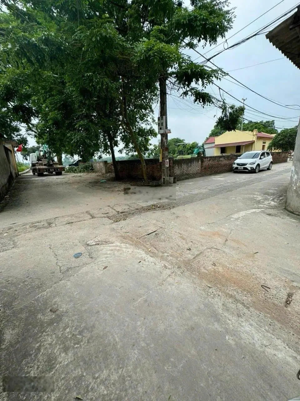 Bán 40m2 ngoài đê thôn Thái Bình, Mai Lâm, MT 4,3m lô góc, sổ đỏ chính chủ, sẵn sàng giao dịch