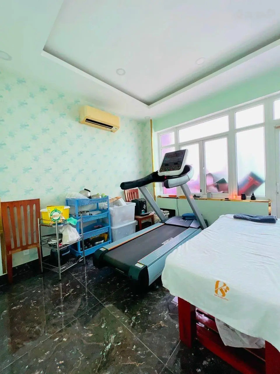 Bán nhà trung tâm Q4 mặt tiền đường số kinh doanh nhà đẹp 4 tấm DT 4*10m khu cao cấp, chỉ 8T xíu