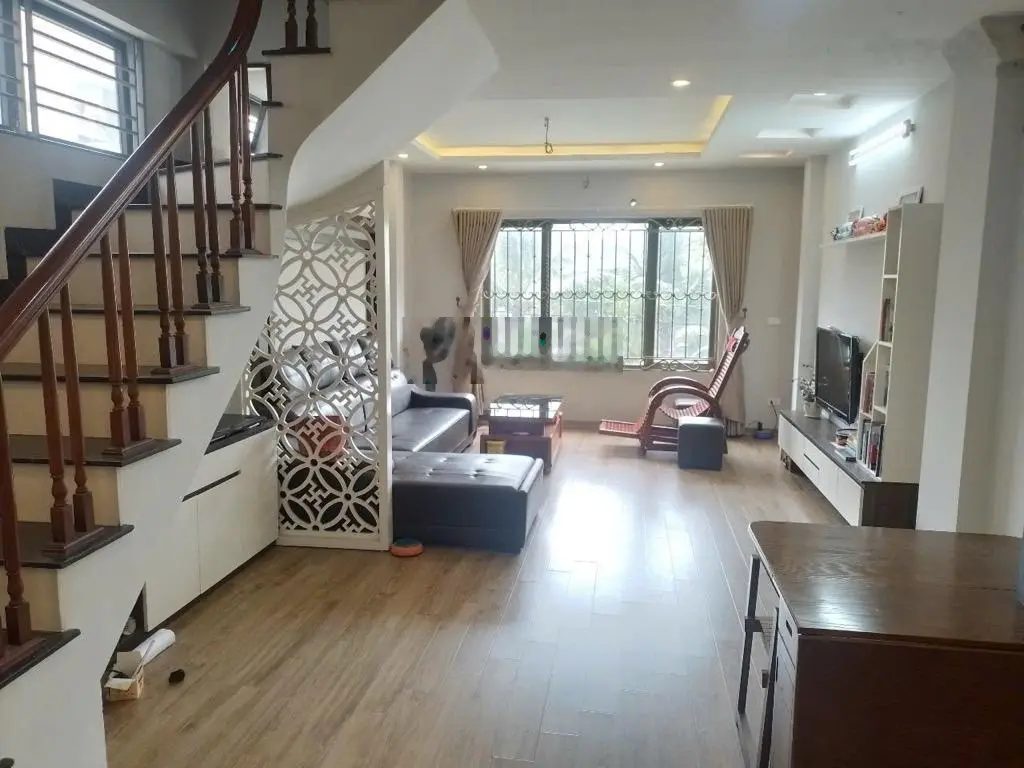 Cần bán gấp căn góc, 5 tầng phố Vĩnh Hưng, Hoàng mai cách ô tô chỉ 10m giá hơn 6 tỷ