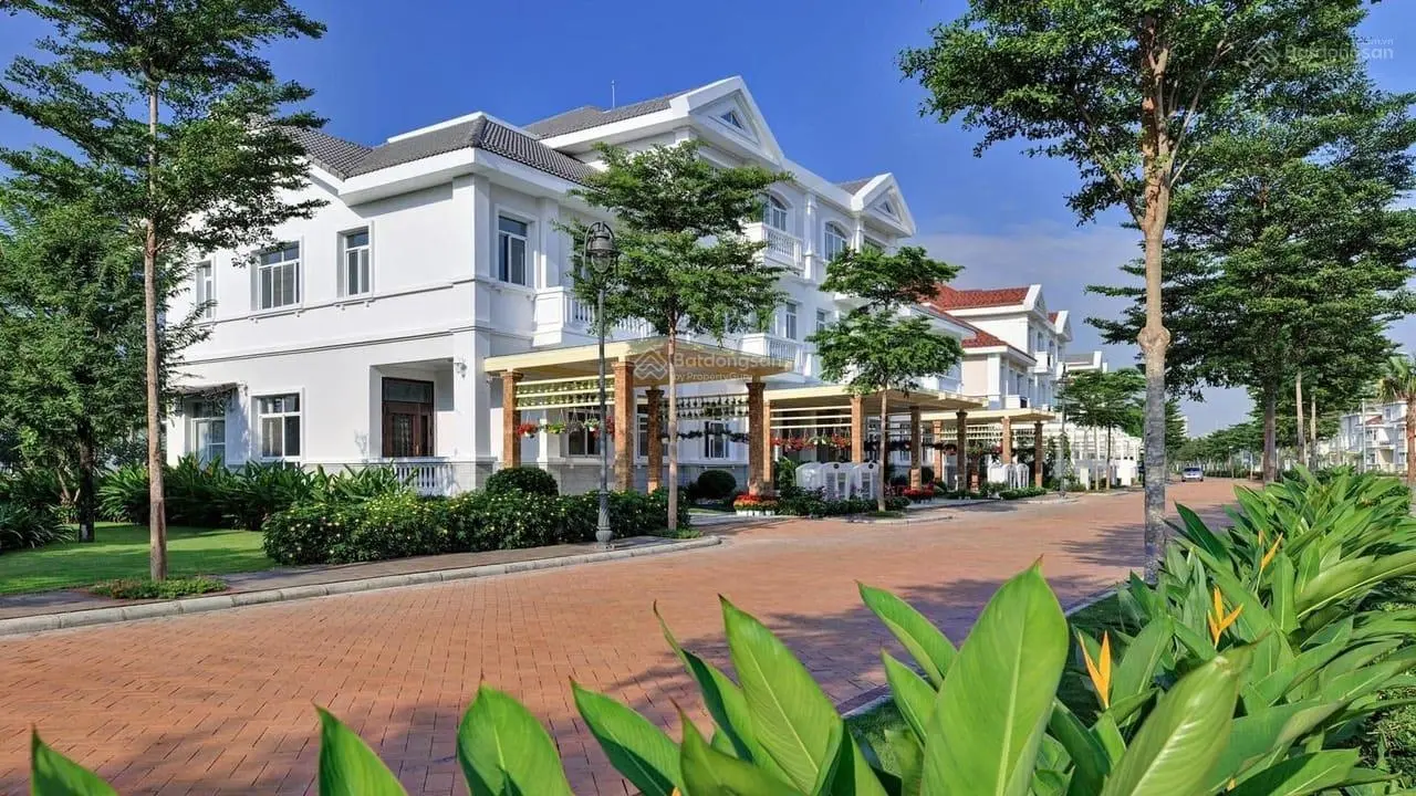 Cần bán căn biệt thự Chateau khu compound vip nhất Phú Mỹ Hưng, sổ hồng riêng, công chứng nhanh