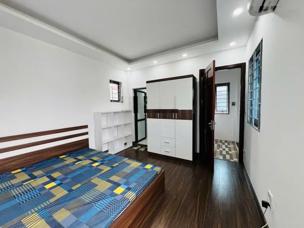 Cần bán nhà rất gấp ngay Vinsmart City Tây Mỗ, vài bước oto, có sân rộng, DT 43m2, giá bán 4 tỷ x