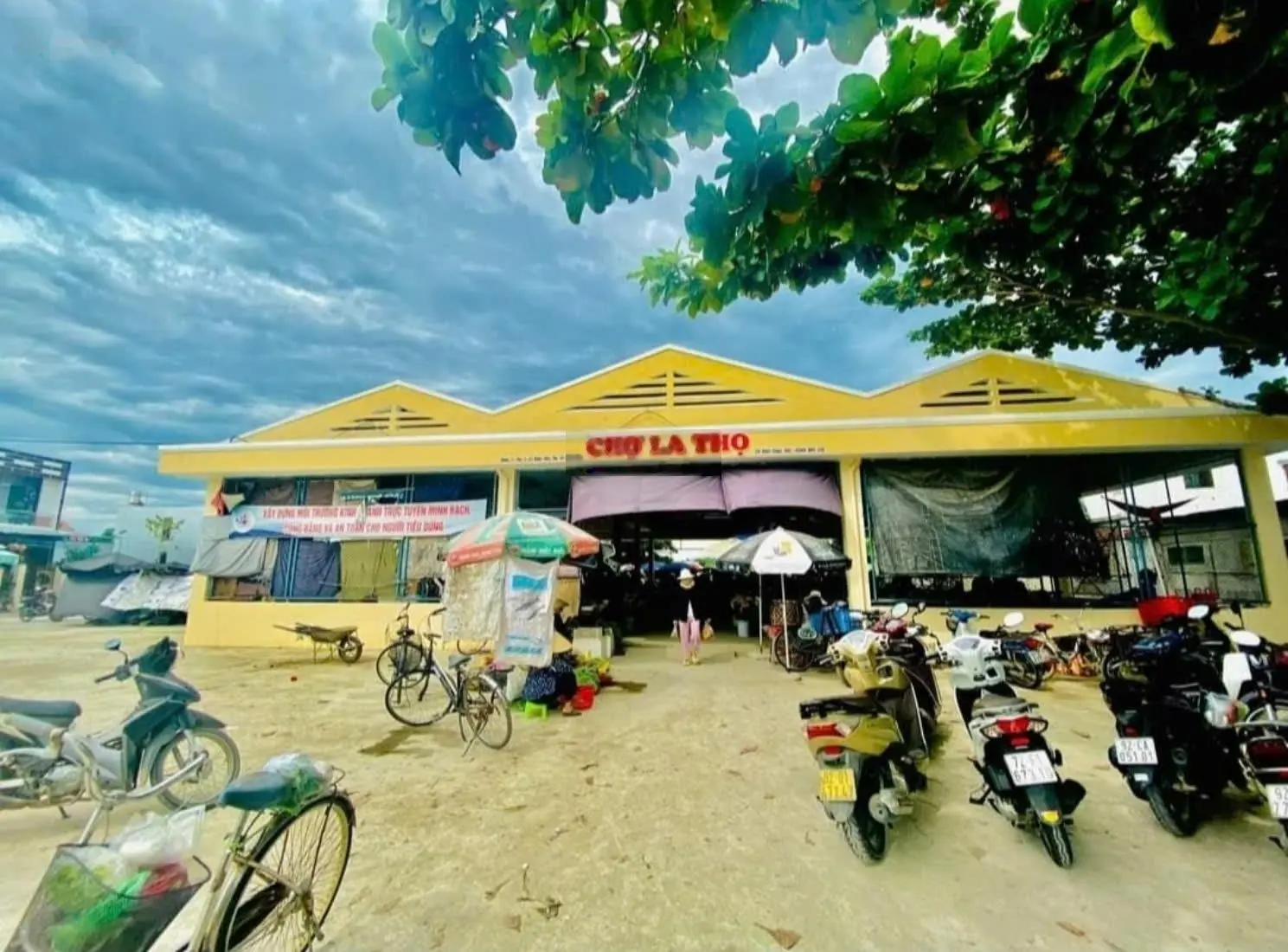 Đất có sổ, khu dân cư đông đúc nằm ven Đà Nẵng, gần trục đường chính DH3 Điện Hòa. Giá 620tr