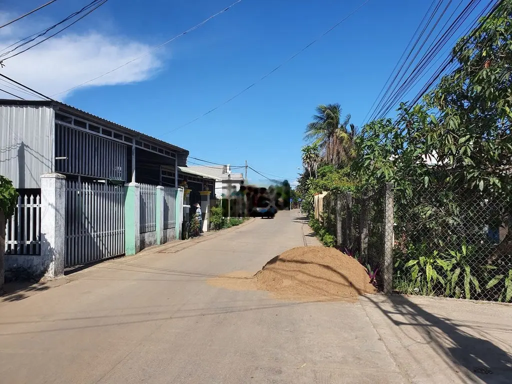 Chính chủ gửi bán 178m2 đất thổ, mt đường 2 xe tải chạy, QL50 vào 600m
