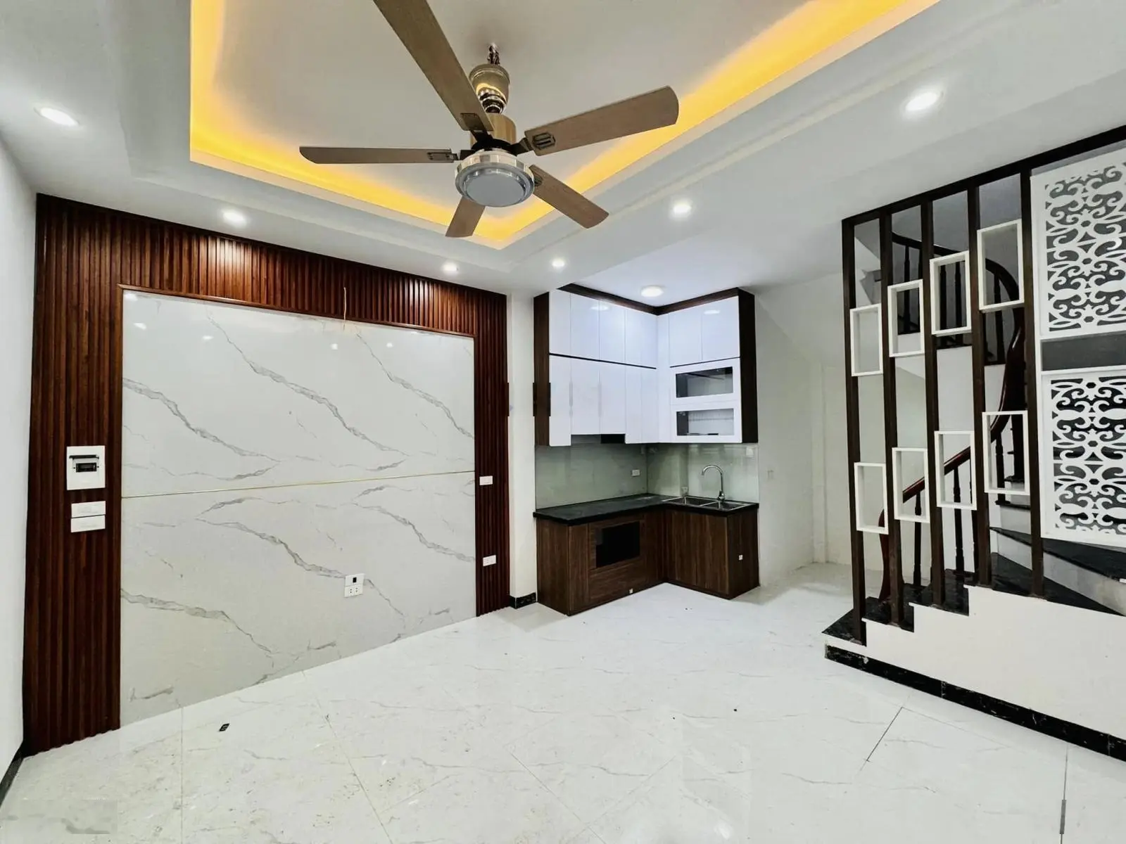 Bán nhà riêng tại Đại La, 5,8 tỷ, 30m2, 3PN, 4WC, Cách đường chính 100m, ngõ thông