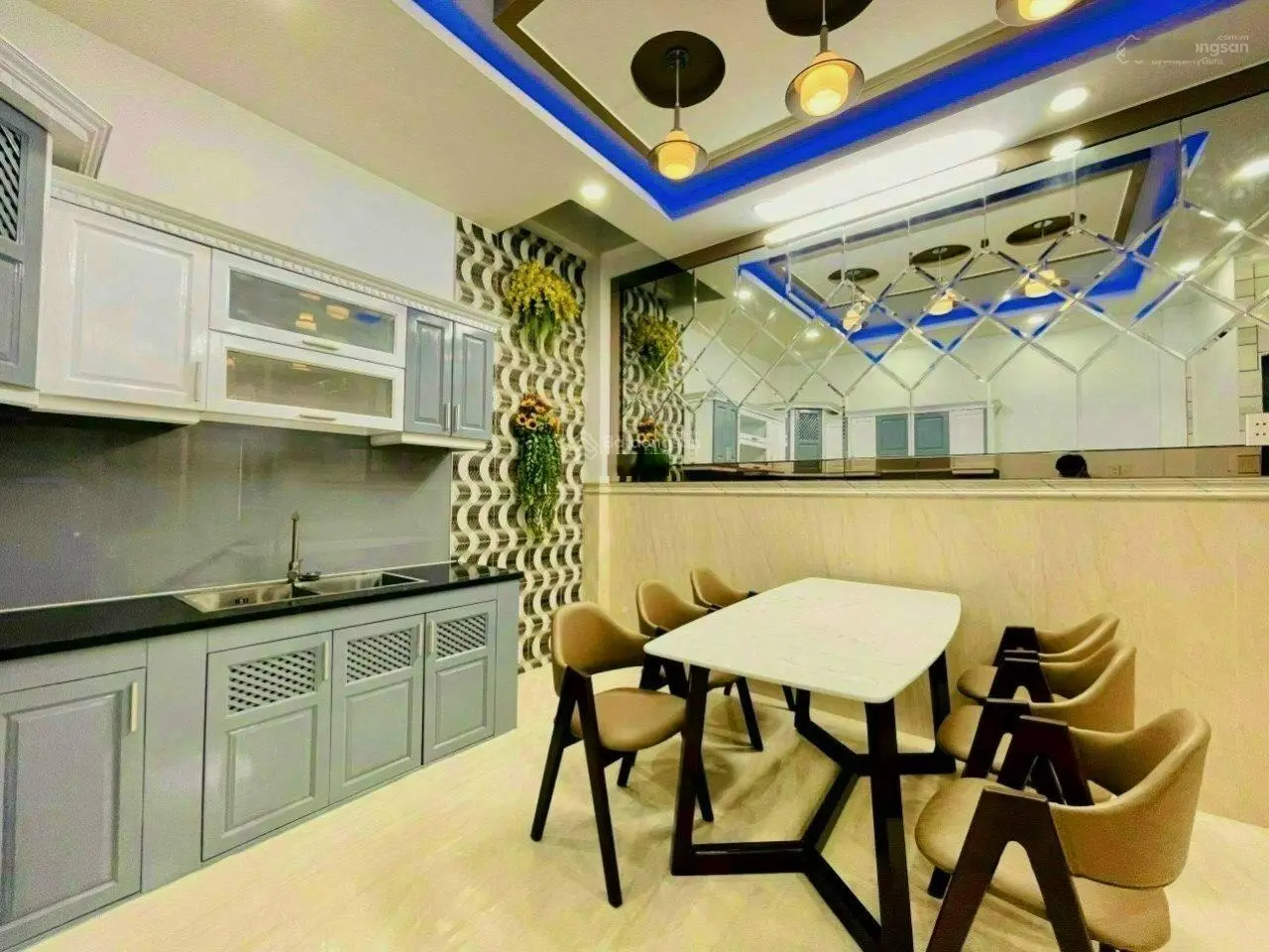 Bán nhà hẻm Cách Mạng Tháng 8, Phường 13, Quận 10. DT: (7.5x13m) cấp 4, giá siêu rẻ chỉ 9 tỷ