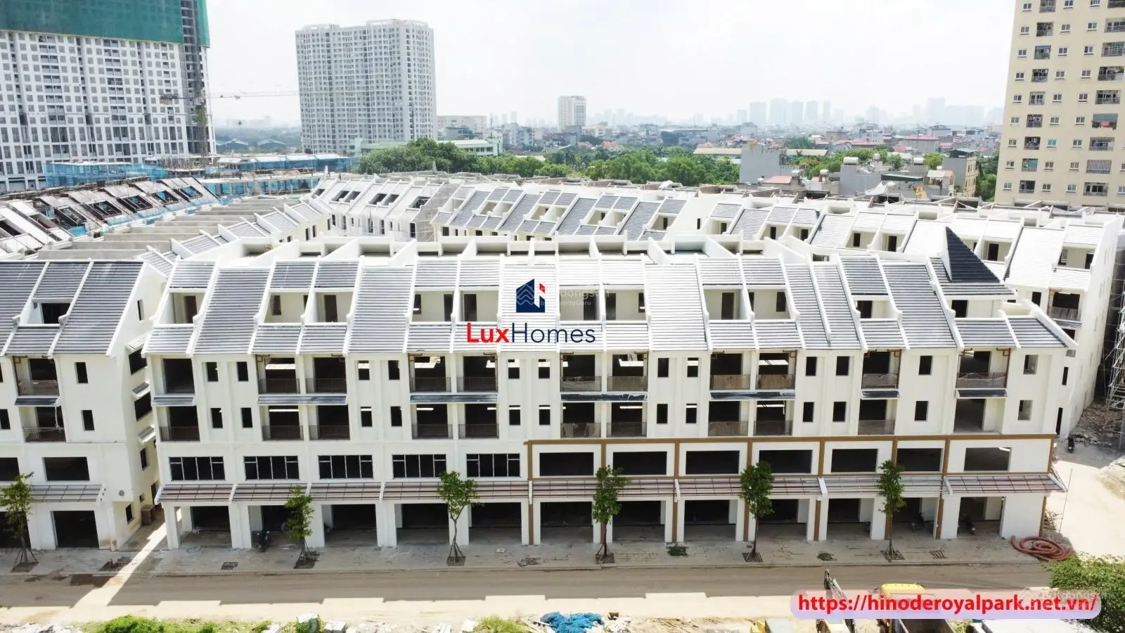 Chính chủ cần bán LK Anh Quốc, đường 17m, giá 13. X tỷ, liên hệ 0981 738 ***