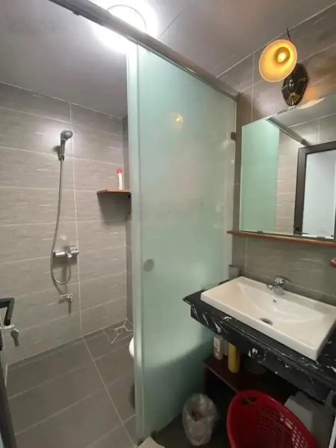 VIP NGUYỄN TRÃI - NHÀ ĐẸP - GẦN PHỐ - CÁCH Ô TÔ 20 M - GIÁ TỐT - Ô TÔ ĐỖ CỬA