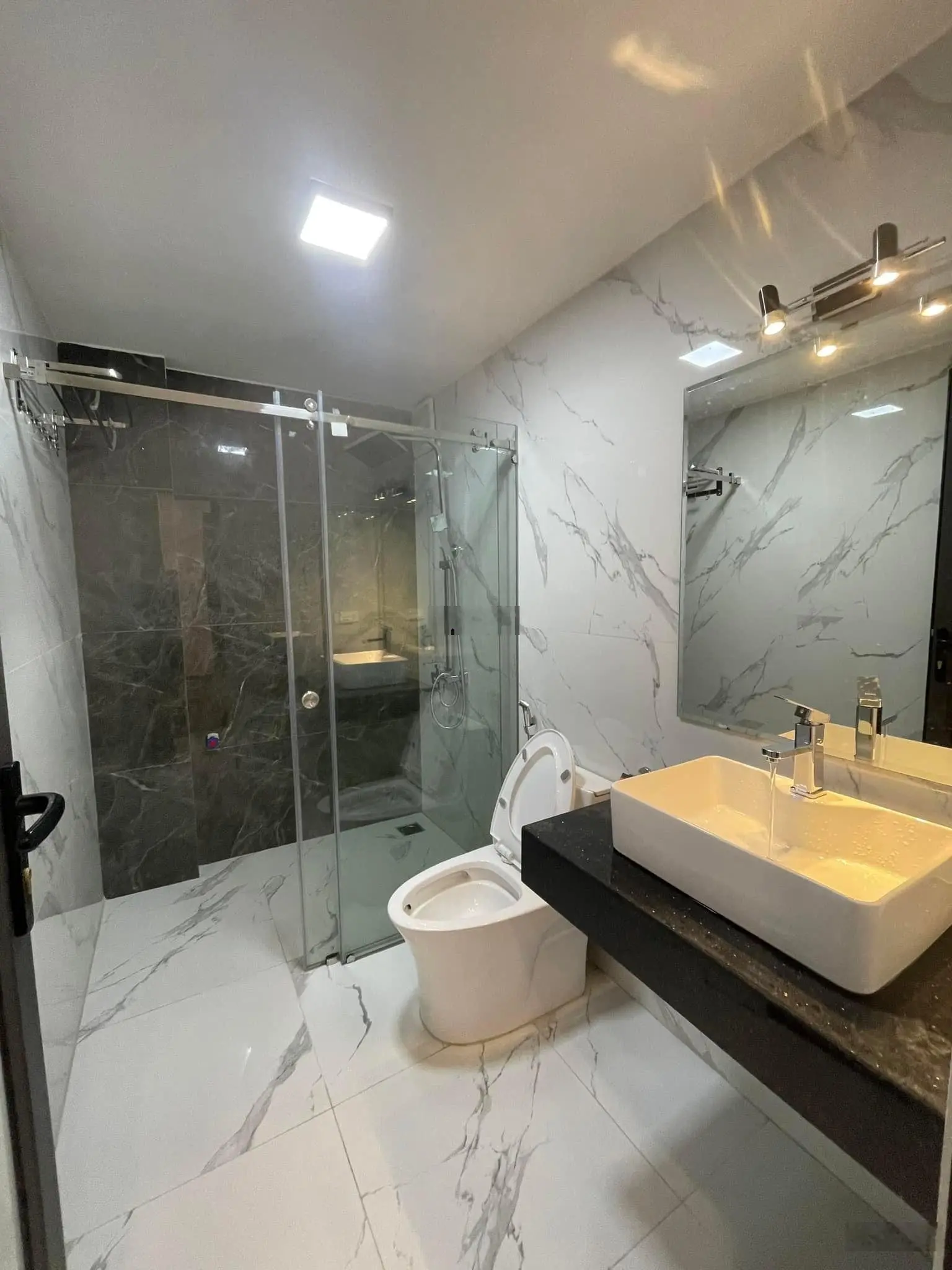 Bán nhà riêng Lại Yên, Hoài Đức 49m2 đơn lập 4 tầng. Sổ lâu dài, nội thất 99%. Ôtô qua cửa