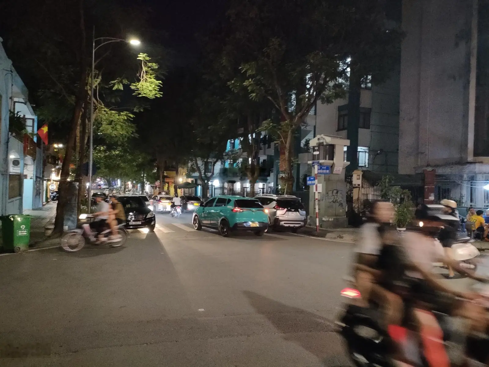 Mặt phố nguyễn khắc nhu ba đình dt 61/69m - 4tầng - mt 4,5m - chỉ 38 tỉ