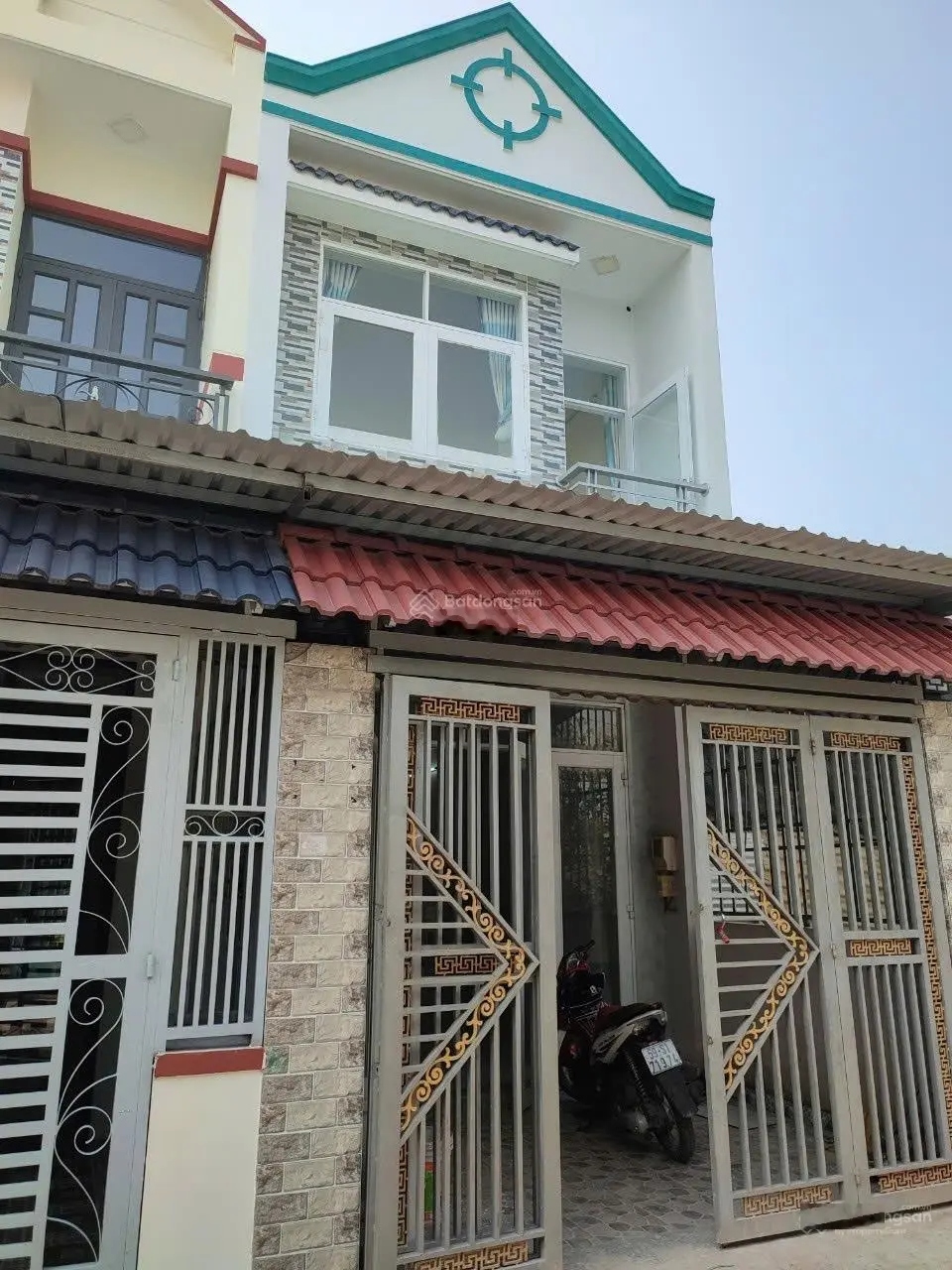 Bán nhà CCVB DT: 4x13 gpxd đầy đủ. 1 trệt 1lầu đúc thật. Xây dựng kiên cố.
