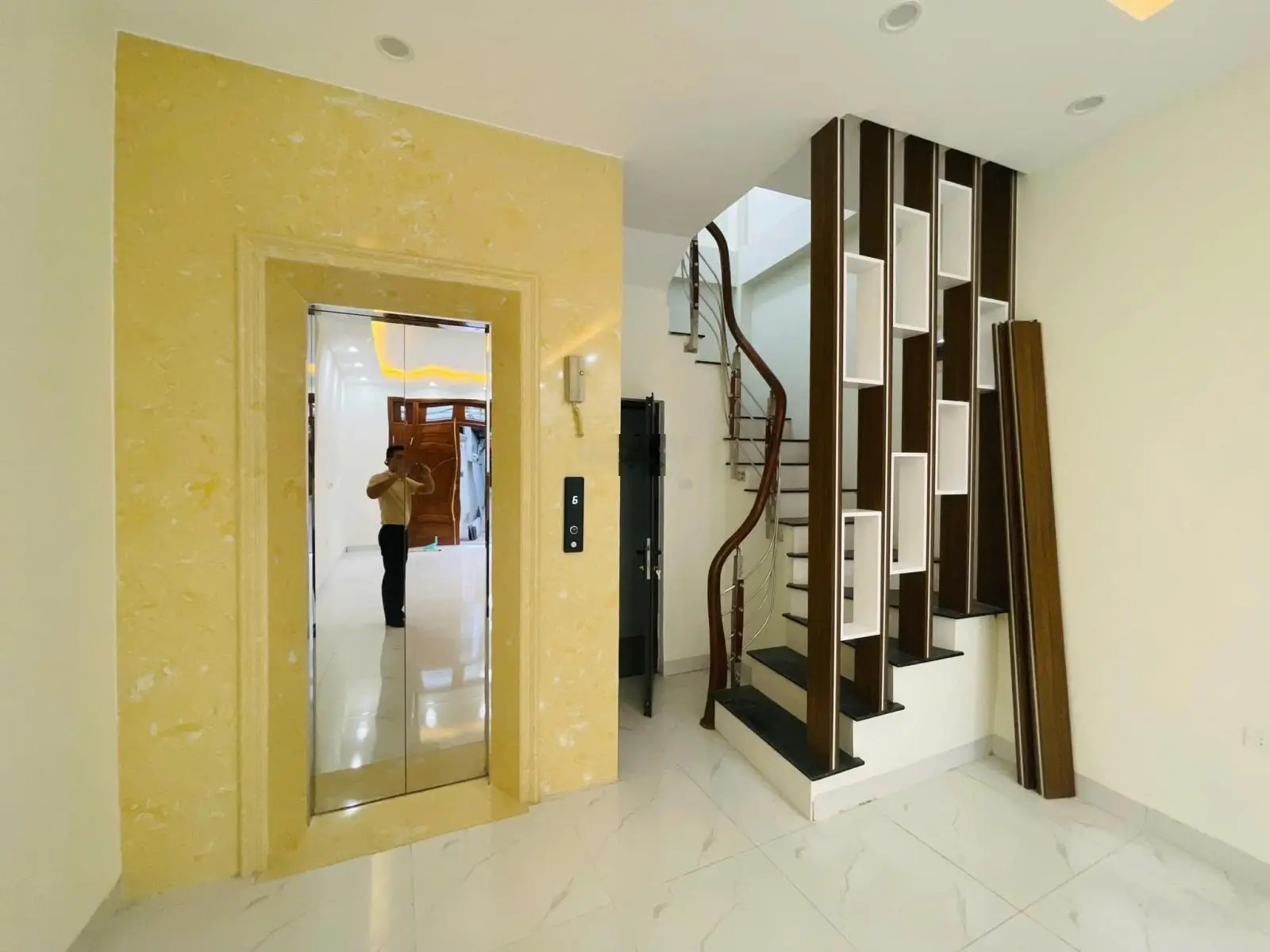 Siêu Hiếm Nhà Mới 7 Tầng Thang Máy 48m2 Xuân Đỉnh, Cách Hồ Tây 700m, Đại Sứ Quán Hàn Quốc 11.8 tỷ
