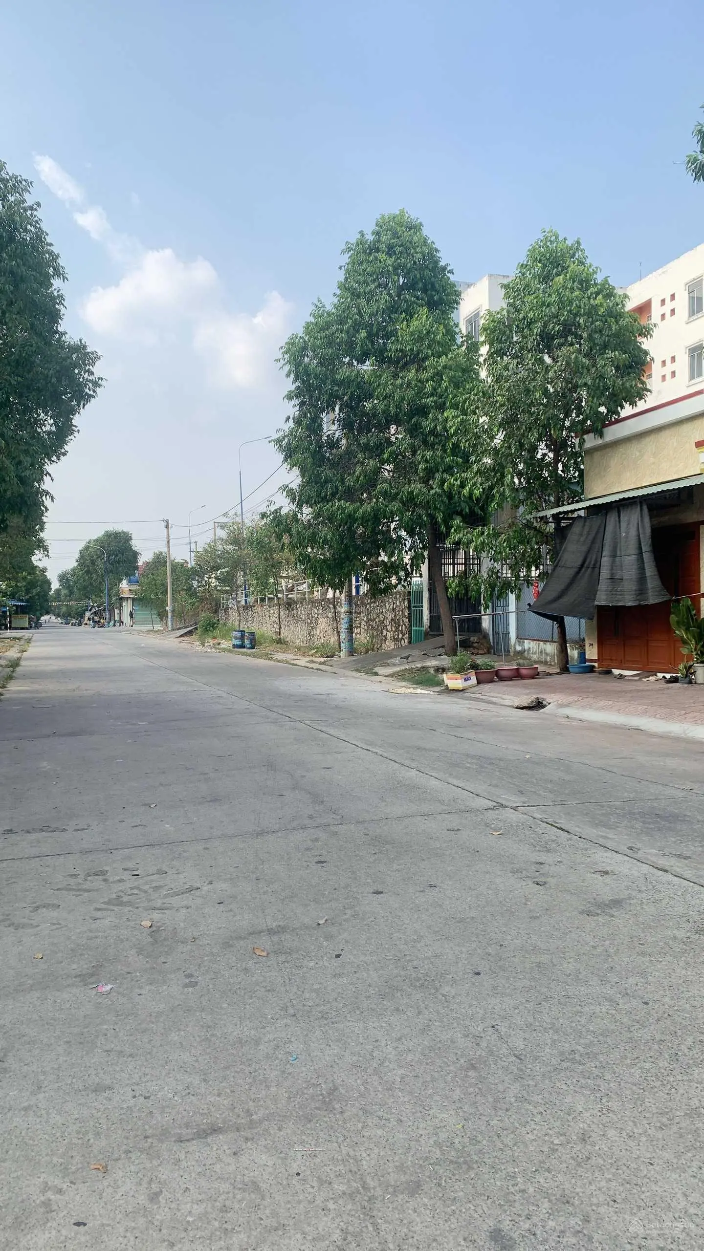 Bán nhanh lô đất DT 150m2, ngay chợ