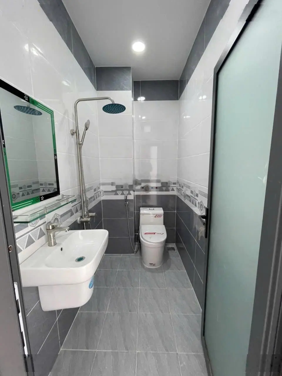 Bán nhà mặt tiền nội bộ đường Lê Văn Quới, Bình Hưng Hòa A 4.5 lầu, 5PN, giá 6.8 tỷ chốt. DT: 4x16m