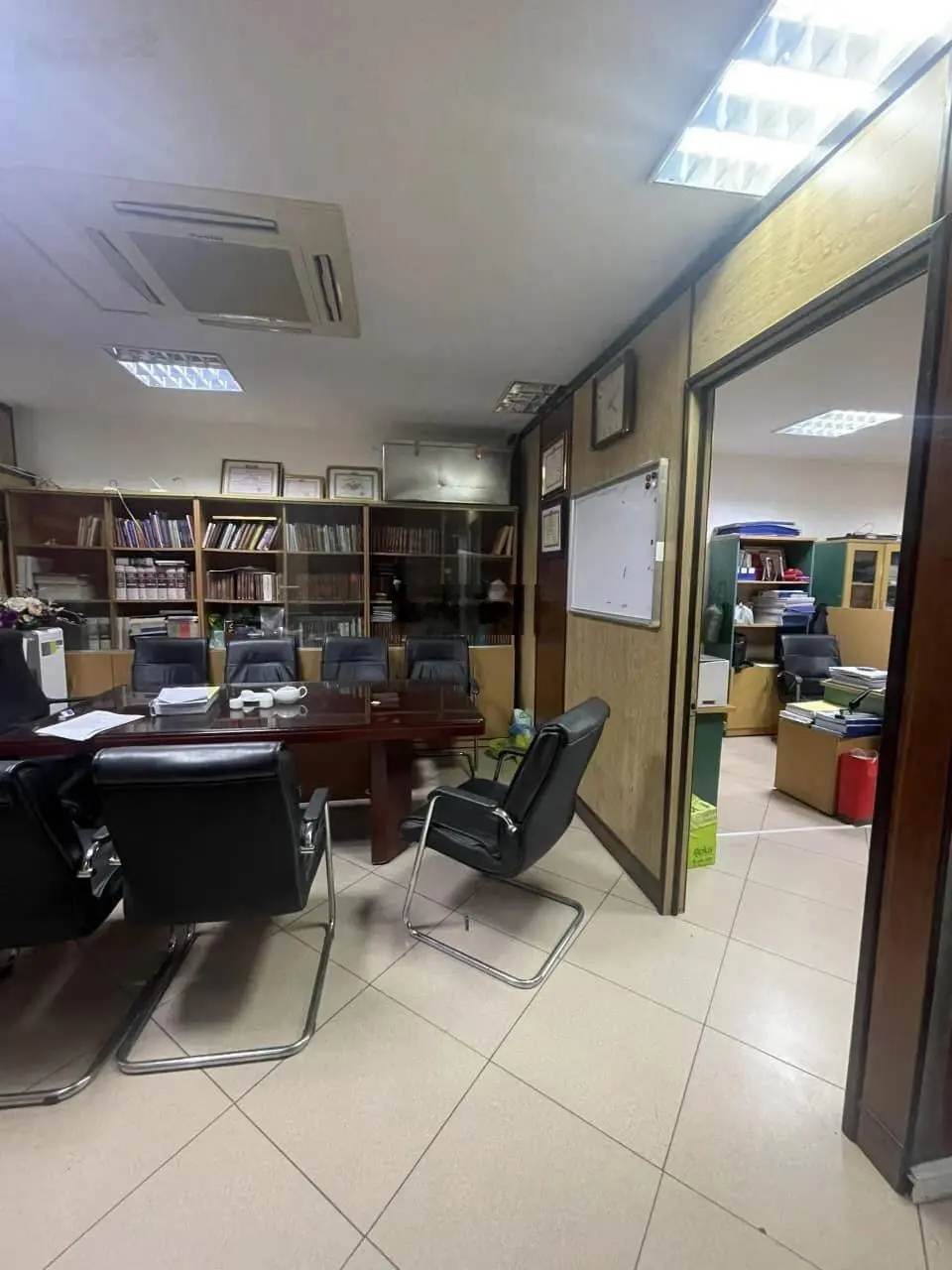 Thông tin chuẩn. Trung Hòa Cầu Giấy. DT 99m2x5T, ngõ 3 oto tránh đỗ, thông ra KDT. Giá chỉ 27.5 tỷ.