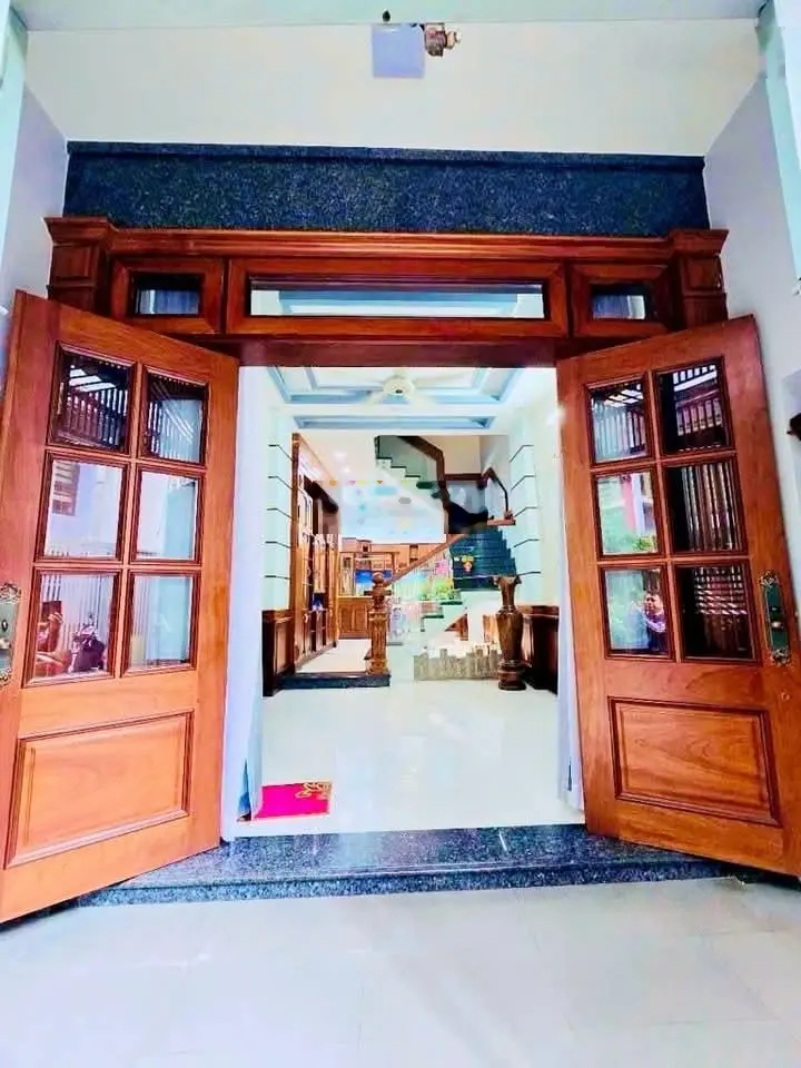 Cần bán gấp nhà phố giữa lòng tt sài gòn, 4 tấm nội thất đẹp, hẻm oto cách mặt tiền gần 20m, q10