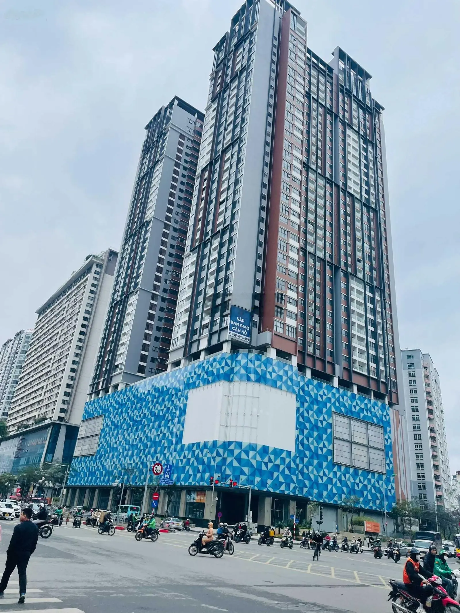 Bán căn góc 201m2 4 phòng ngủ ban công Đông Nam cực rộng có suất đỗ ô tô trung tâm Thanh Xuân
