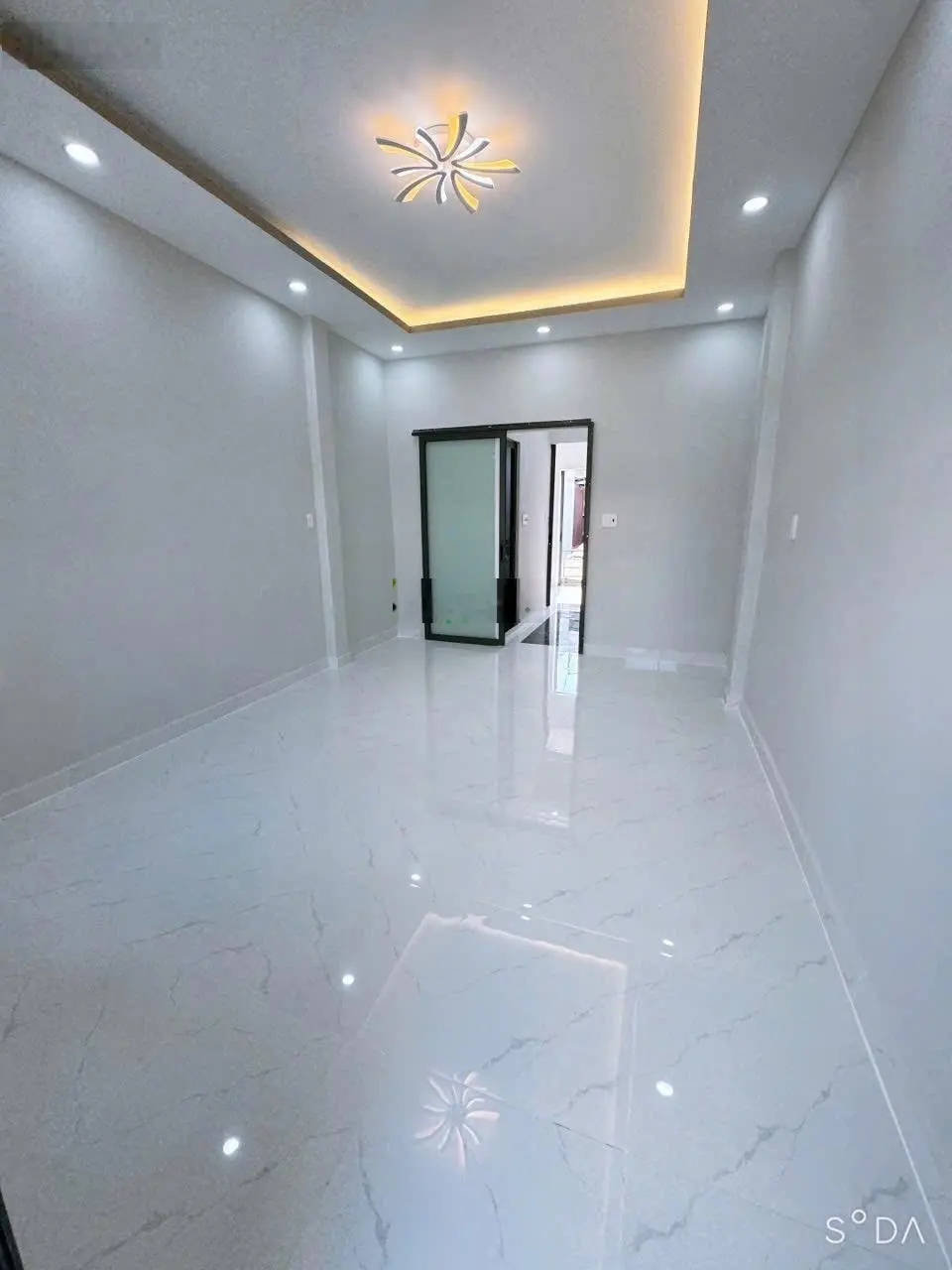 [ Quận 11 ] 4 tỷ 250 ( Nắm Chủ ) Chính chủ gởi bán nhà hẻm 1/ Lê Thị Bạch Cát P11 Q11