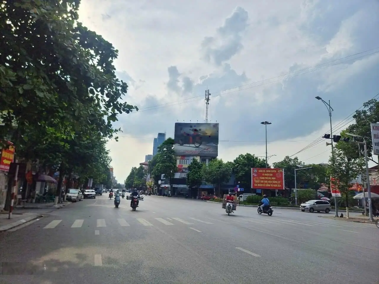 Cần bán căn nhà 4 tầng kinh doanh đắc địa mặt đường Trần Hưng Đạo, Đại Phúc TP BN. Giá chỉ hơn 12tỷ
