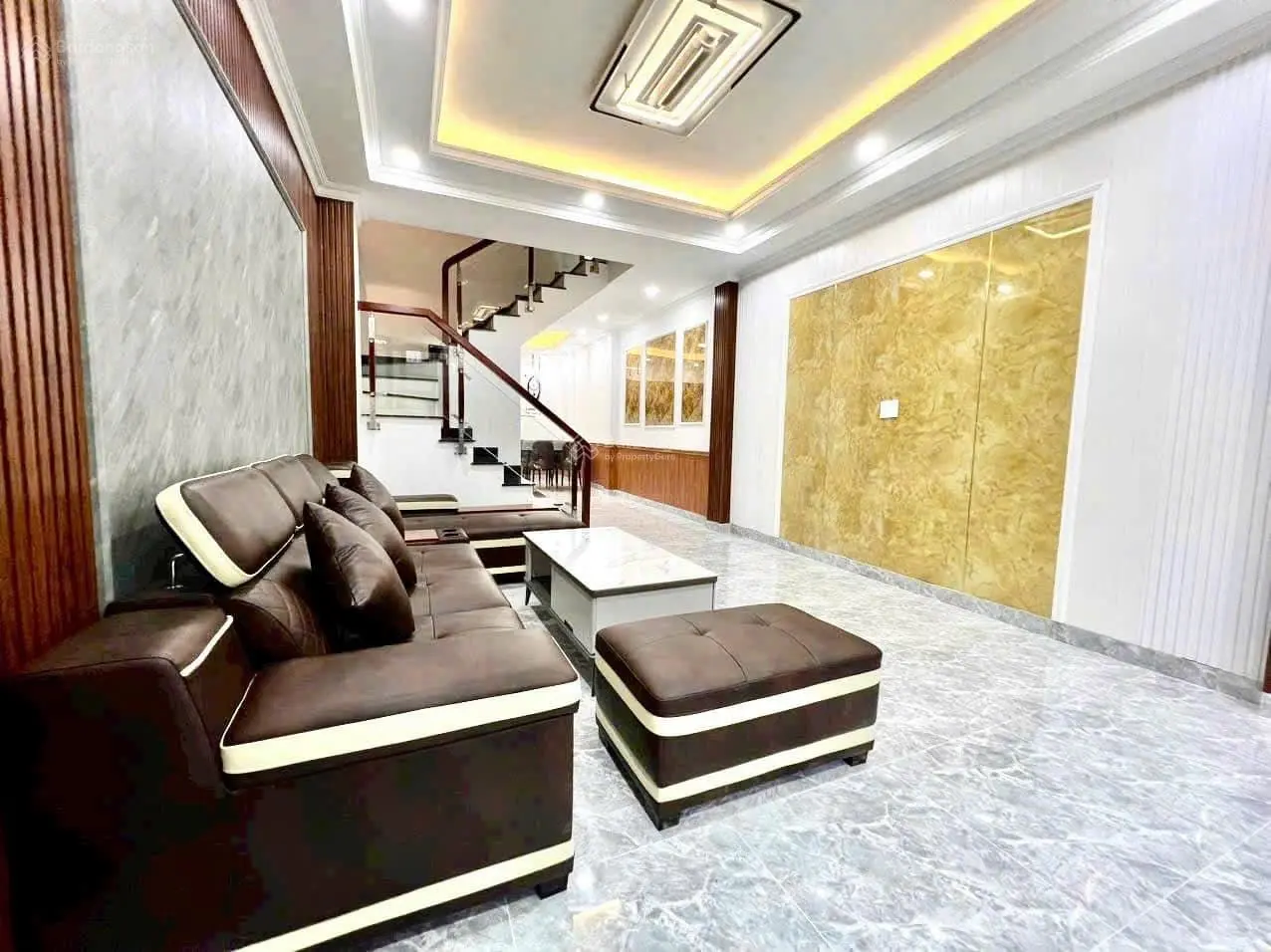 Kẹt tiền trả nợ nên bán gấp căn nhà ở ngay chợ Bình Chánh, đường 18B, 1 lầu, giá 1 tỷ 050.