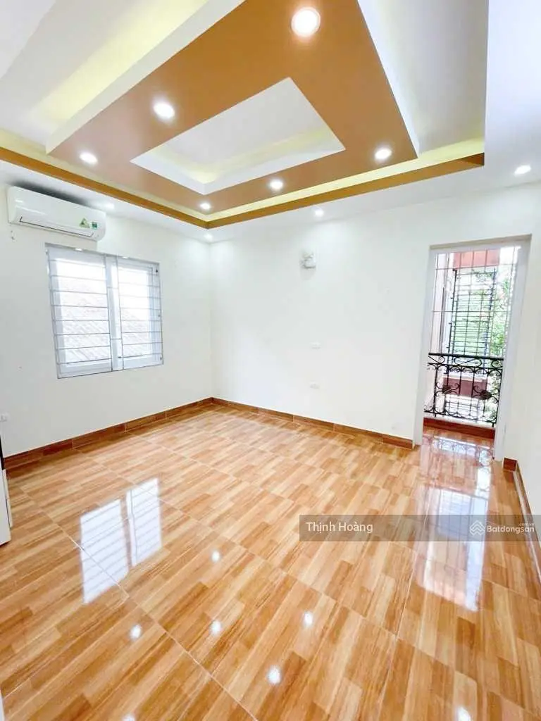 [HIẾM] Bán nhà Thạch bàn 30m2 5 tầng mt5, dân xây, oto đậu cổng full nội thất ở ngay