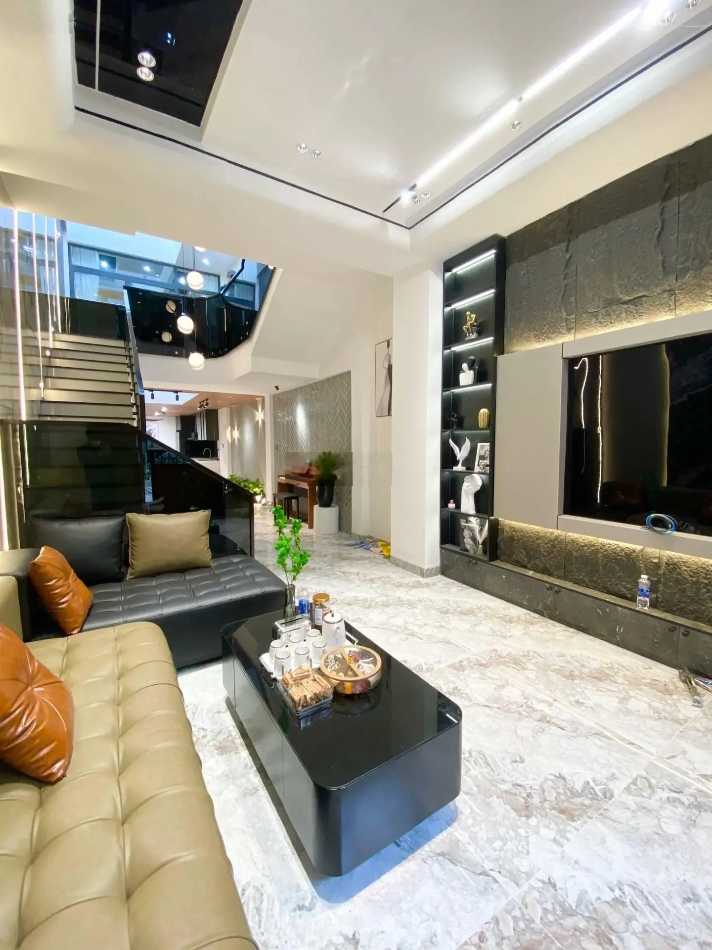 SỐC! Nhà mới 80m2 ngay Nguyễn Thái Sơn, Gò Vấp giá chốt 3tỷ700. Có hồ bơi trong nhà. 5PN. SHR. HXH